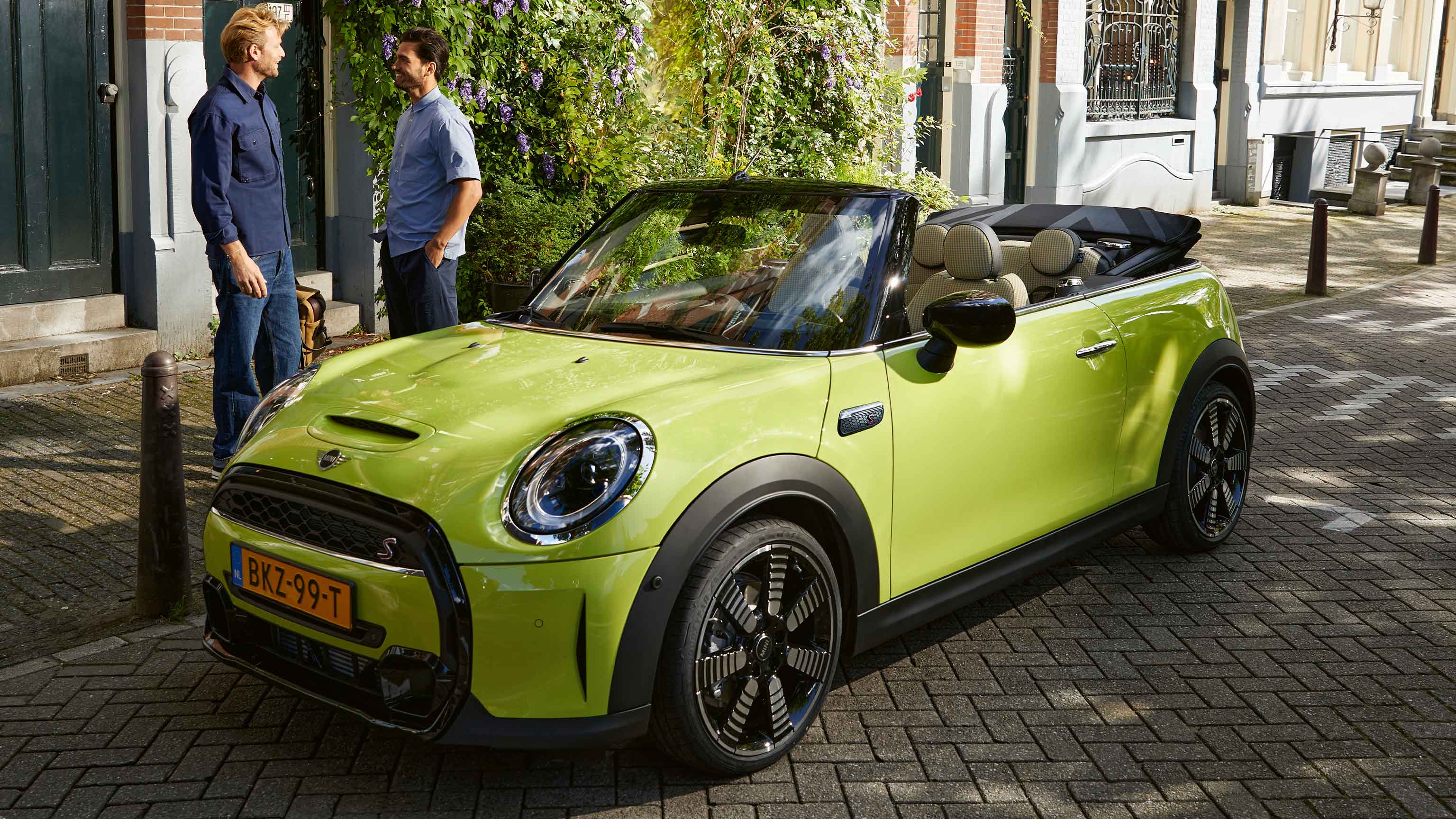 MINI Convertible – side view – yellow